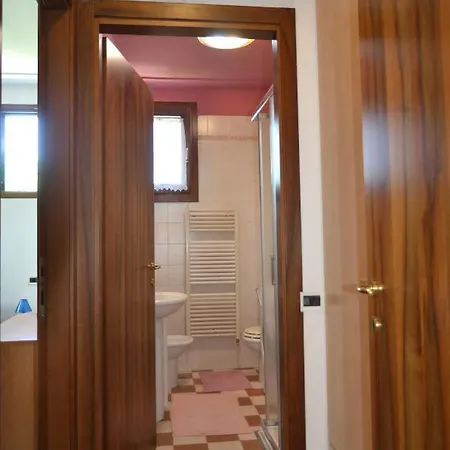 Posta Cozy Close To Venice Apartment