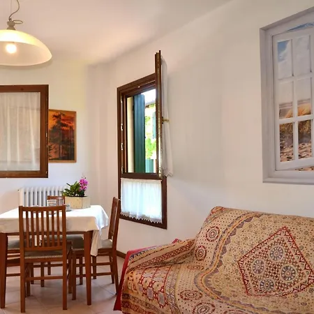 Apartment Posta Cozy Close To Venice Noale